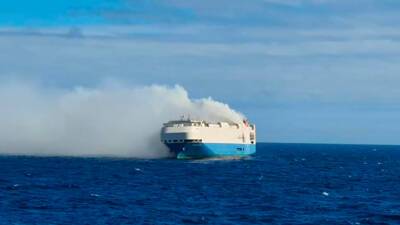 В Атлантическом океане дрейфует горящее судно с автомобилями Volkswagen AG - autonews.autoua.net - Германия - Сша - Япония - Португалия - Панама