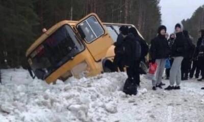 Школьный автобус с 20 детьми съехал в кювет в Карелии - gubdaily.ru - республика Карелия