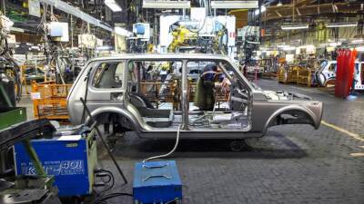 АвтоВАЗ возобновил производство Lada Niva Legend: в день собирают по 115 машин - motor.ru - Тольятти