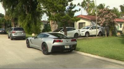 Мужчина открыл у себя дома прокат автомобилей и соседи этим очень недовольны - auto.24tv.ua - штат Флорида
