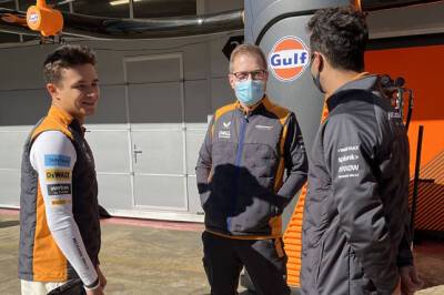 Видео: Первый выезд на трассу McLaren MCL36 - f1news.ru