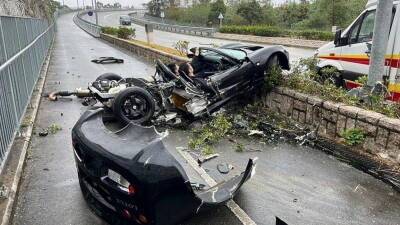 Lotus Exige от удара о столб разорвало пополам – видео момента аварии - autocentre.ua - Гонконг