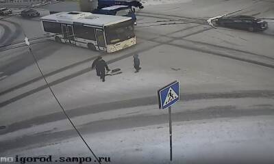В Петрозаводске ребенок чуть не попал под автобус, после того как упал со снегоката - gubdaily.ru - Петрозаводск