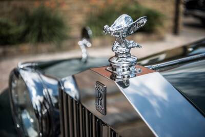 Rolls-Royce Spectre - Электромобили Rolls-Royce получат особую статуэтку «Дух экстаза» (фото) - autocentre.ua