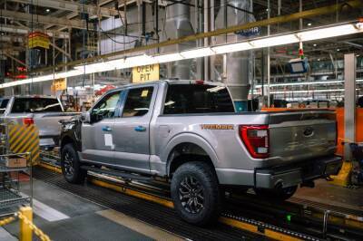 Ford из-за нехватки чипов приостановил выпуск нескольких моделей - autonews.ua - Украина - Мексика - Cadillac