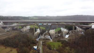 Видео: в Германии взрывчаткой разрушили 500-метровый автомобильный мост - auto.24tv.ua - Германия