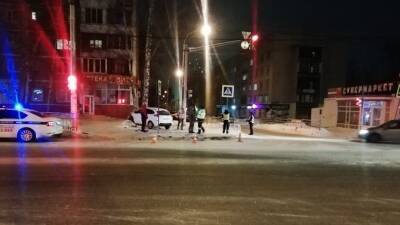 В Екатеринбурге автомобиль сбил подростка на тротуаре - usedcars.ru - Екатеринбург