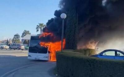 Школьный автобус сгорел на ходу - vkcyprus.com - Кипр