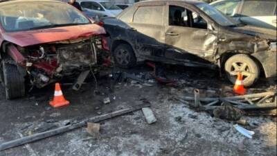 В Иркутске водитель сбил женщину на парковке и протаранил 7 машин - usedcars.ru - Иркутск