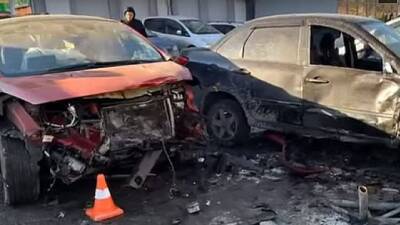 В Иркутске водитель забылся за рулём и сбил женщину и 7 иномарок. В соцсетях появилось видео с его регистратора - usedcars.ru - Иркутск