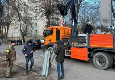 Дорожники помогают остановить колонны вражеской техники - autocentre.ua