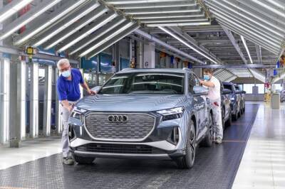 Audi приостановила выпуск восьми моделей из-за ситуации на Украине - autostat.ru - Украина - Россия - Калуга - Нижний Новгород