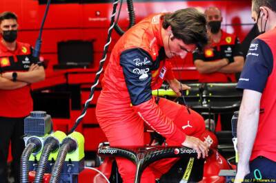 Карлос Сайнс - В Ferrari подтвердили проблему с машиной Сайнса - f1news.ru - Джидда