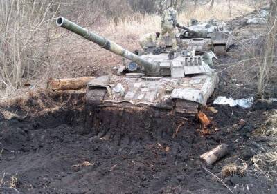 Увязнувшие в грязи российские танки послужат украинской армии (фото) - autocentre.ua - Украина - Россия