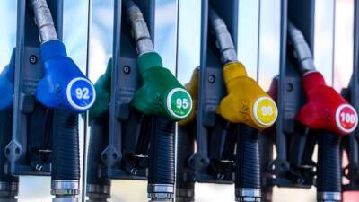 Денис Шмыгаль - Правительство ограничило цены на "премиальное" топливо - auto.24tv.ua - Украина