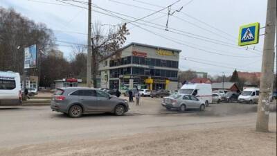 В Уфе автомобиль сбил женщину с двумя детьми на переходе - usedcars.ru - Уфа