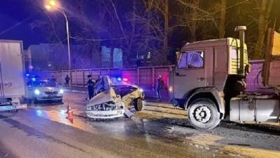 Два человека погибли в ДТП с грузовиком в Екатеринбурге - usedcars.ru - Екатеринбург