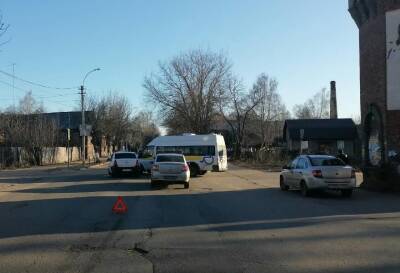 Один человек пострадал в ДТП с микроавтобусом и легковушкой в Кимрах - afanasy.biz - Тверская обл.
