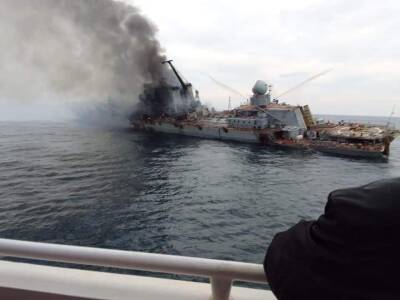 Появились фотографии горящего крейсера оккупантов - autocentre.ua - Украина