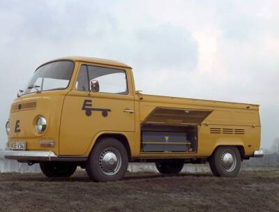 Volkswagen Transporter - Volkswagen отмечает 50 лет cвоего первого электромобиля - autocentre.ua