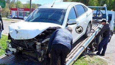 В Пензе на улице Калинина иномарка врезалась в столб - usedcars.ru - Пенза