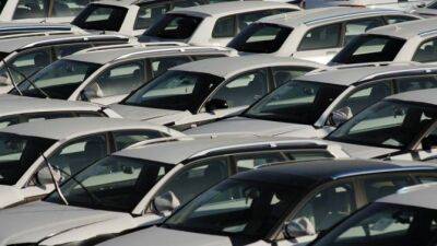 Продажи новых автомобилей в России в апреле 2022 года упали в 4,6 раза - autostat.ru - Россия