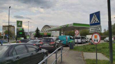 Украинцы предлагают отстоять очередь на заправке: сколько стоит услуга - auto.24tv.ua - Киев
