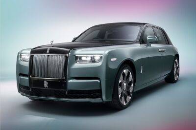 Rolls-Royce Phantom - Rolls-Royce слегка «освежил» Phantom: седану поправили оптику и обновили мультимедийную систему - kolesa.ru