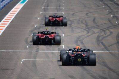 Джолион Палмер - Палмер: Гонщики Ferrari должны действовать более жёстко - f1news.ru