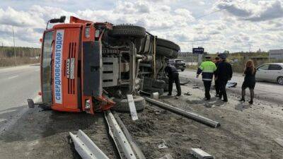 В Свердловской области погибли трое дорожных рабочих и водитель большегруза - usedcars.ru - Свердловская обл.