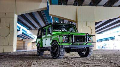 Классический Land Rover Defender удивил цветом кузова (фото) - autocentre.ua