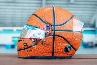 Ландо Норрис - Ландо Норрис представил шлем в стиле баскетбольного мяча - f1news.ru
