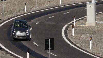 В Италии разрабатывают электромобили, которые смогут брать электроэнергию прямо с дороги - auto.24tv.ua - Италия