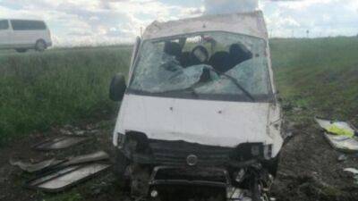 Два человека пострадали при опрокидывании микроавтобуса в Ульяновской области - usedcars.ru - Ульяновская обл.