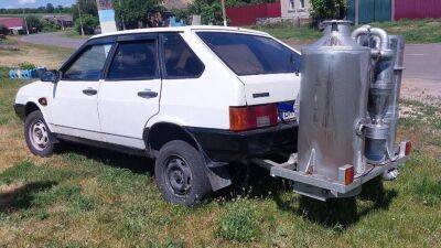 Житель Сумщины нашел замену бензину — ездит на дровах - autocentre.ua