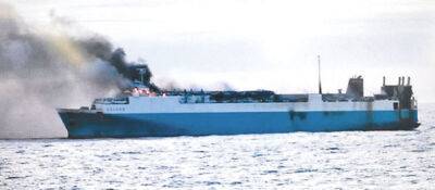 Японцы отказались тушить российское судно с 570 автомобилями на борту - autocentre.ua - Япония - Владивосток