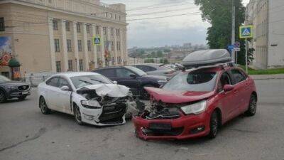 Женщина и ребенок пострадали в ДТП в Ижевске - usedcars.ru - Ижевск