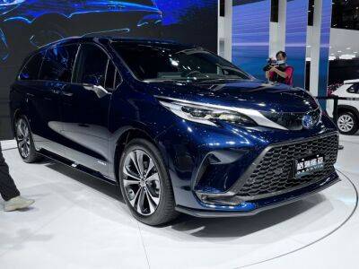 Toyota представила гибридный минивэн Granvia - autostat.ru - Китай
