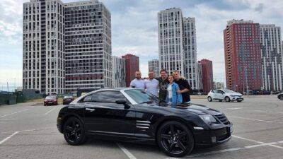 Дмитрий Комаров - Телеведущий Дмитрий Комаров продал старенький Chrysler за миллион гривен - auto.24tv.ua - Украина