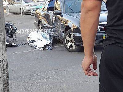В Одессе Mercedes сбил насмерть мотоциклиста | Новости Одессы - odessa-life.od.ua - Украина - Одесса