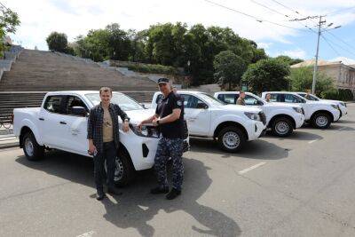 Тарас Чмут - На службу ВСУ встали новые пикапы Nissan Navara (фото) - autocentre.ua - Украина