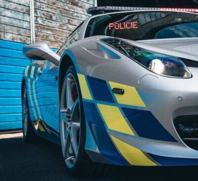 Конфискованный Ferrari превратили в полицейский автомобиль (видео) - autocentre.ua - Чехия