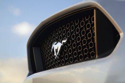 Новый Ford Mustang покажут в сентябре: моторы V8 сохранятся - kolesa.ru