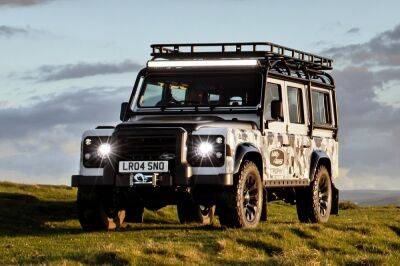 Живее всех живых: снятый с производства рамный Land Rover Defender опять в продаже - kolesa.ru
