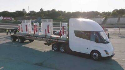 Электрический тягач Tesla Semi привлекли к перевозке Supercharger - autocentre.ua - Сша - штат Калифорния - штат Невада - Монтерей