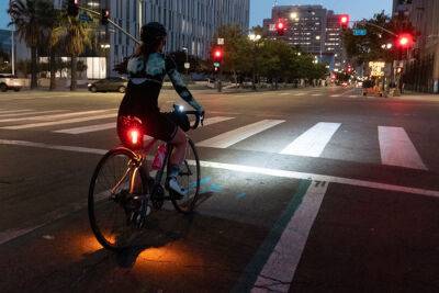 Задний фонарь VIS LightPool информирует водителей, что впереди едет велосипед - autonews.autoua.net