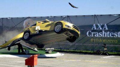 Страховая компания имитировала аварию Tesla чтобы продемонстрировать опасность электромобилей - auto.24tv.ua