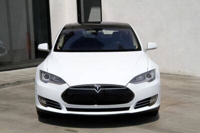 Tesla Model S отказалась открывать двери своему владельцу, пока тот не заменит батарею - autocentre.ua - Канада