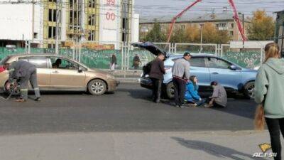 В Новосибирске на переходе сбили девушку - usedcars.ru - Новосибирск