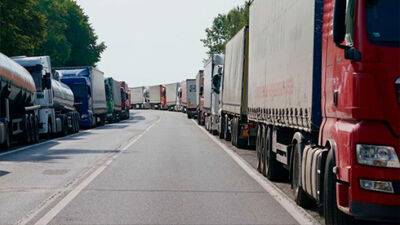 На українсько-польському кордоні черга з вантажівок перевищила 45 кілометрів - bin.ua - Украина - Польща